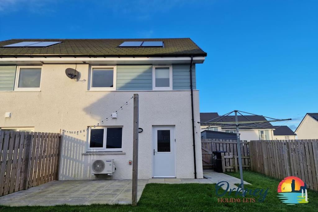 Holiday home 18 Gold Drive, Kirkwall, - Or00185f